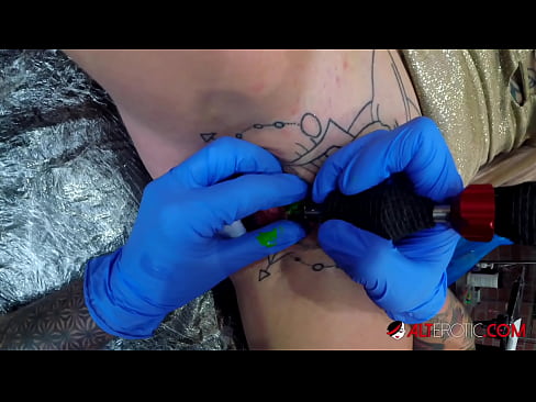 ❤️ Ekstreem tattooed hottie Sully Savage krige in tattoo op har klitoris ️❌ Fuckfideo op fy.canalblog.xyz ❌